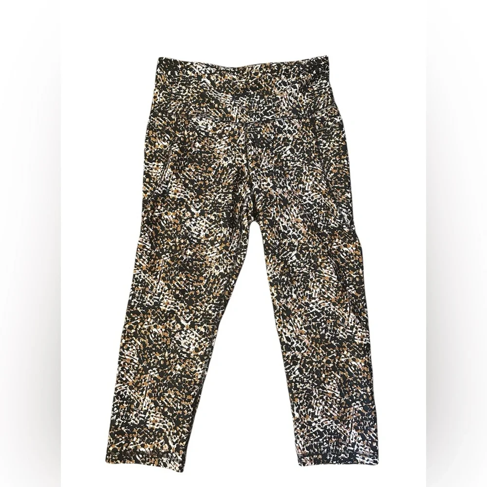 Old Navy Active Powersoft Multicolor Abstract Capri Leggings, Size: Large - Picture 1 of 3
